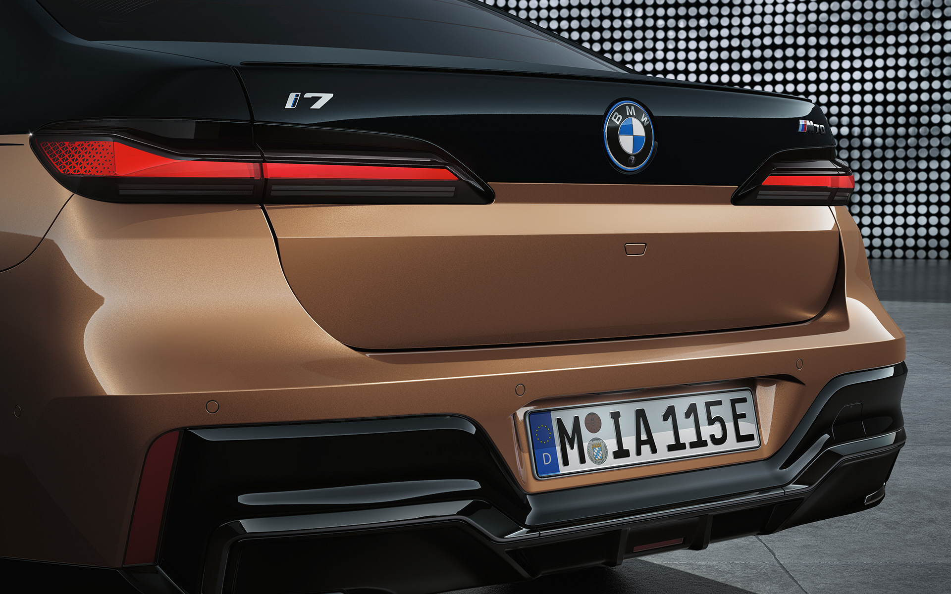 BMW i7 M70 xDrive G70, задний спойлер M